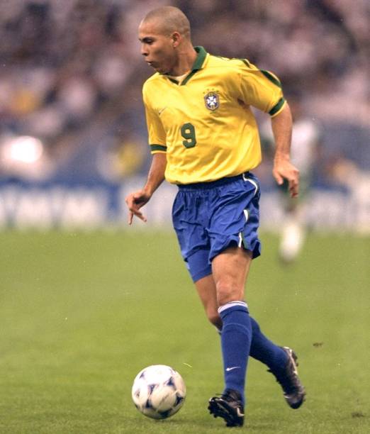 Ronaldo em ação na Copa das Confederações de 1997, quando o Brasil foi campeão