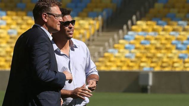 Valcke e Ronaldo no Maracanã, a um mês da abertura da Copa das Confederações