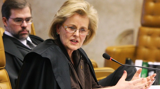 Ministra do Supremo Tribunal Federal (STF), Rosa Weber durante julgamento do mensalão, em 05/09/2012
