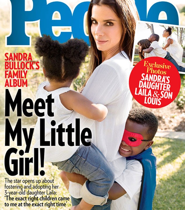 Capa da revista 'People', com Sandra Bullock e seus dois filhos