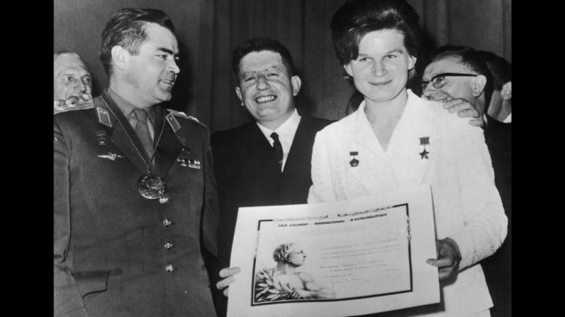 <p>Valentina Tereshkova, a primeira mulher a ir ao espaço, recebe o Prêmio Internacional Galabert de Astronáutica</p>