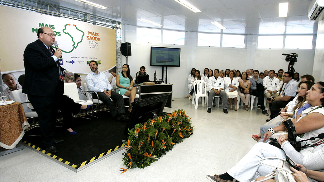 Cerimônia de recepção aos profissionais brasileiros do programa Mais Médicos, em Realengo no Rio