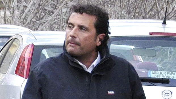 O capitão do navio que naufragou em frente à costa italiana, Francesco Schettino