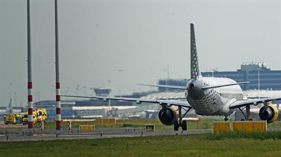 Avião escoltado por caças militares pousa no aeroporto de Schiphol, em Amsterdã