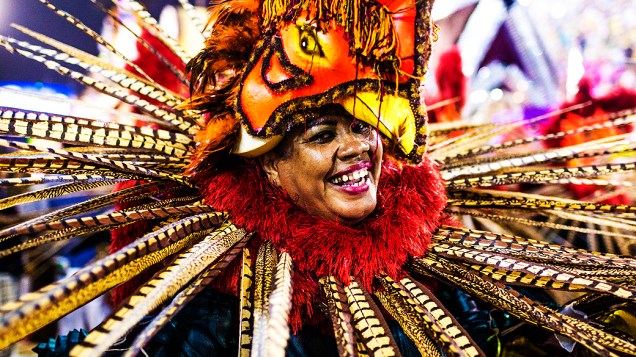 Desfile da escola de samba Beija Flor pelo Grupo Especial do Carnaval do Rio de Janeiro, no Sambódromo da Marquês de Sapucaí, no Rio de Janeiro, na madrugada deste domingo (3)