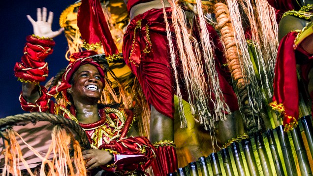Desfile da escola de samba Império da Tijuca pelo Grupo Especial do Carnaval do Rio de Janeiro, no Sambódromo da Marquês de Sapucaí, no Rio de Janeiro, na madrugada deste domingo (3)