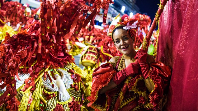 Desfile da escola de samba Império da Tijuca pelo Grupo Especial do Carnaval do Rio de Janeiro, no Sambódromo da Marquês de Sapucaí, no Rio de Janeiro, na madrugada deste domingo (3)
