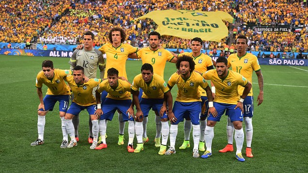 Seleção brasileira entra em campo para o jogo de abertura da Copa contra a Croácia, no Itaquerão em São Paulo