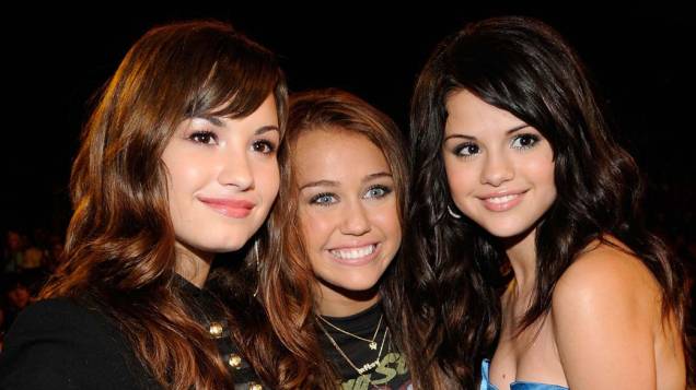 Demi Lovato, Miley Cyrus e Selena Gomez no Teen Choice Awards em 2008