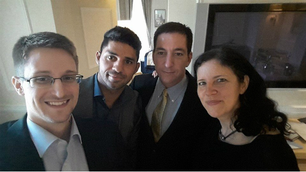 Da esq. para a dir.: Edward Snowden, David Miranda, Glenn Greenwald e Laura Poitras posam em selfie