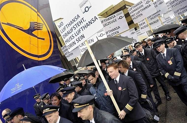 Tripulantes da companhia aérea alemã Lufthansa entrarão em greve nesta segunda-feira