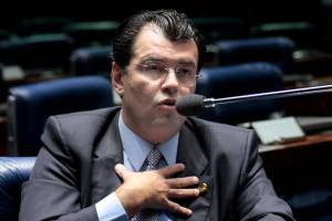 senador-eduardo-braga-brasilia-20110822-original.jpeg