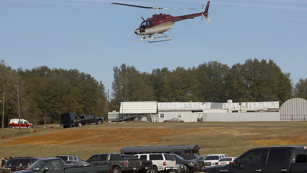Helicóptero sobrevoa local onde garoto foi mantido refém durante sete dias no condado de Dale, estado do Alabama. Jimmy Lee Dykes sequestrou um garoto de cinco anos depois de invadir um ônibus escolar