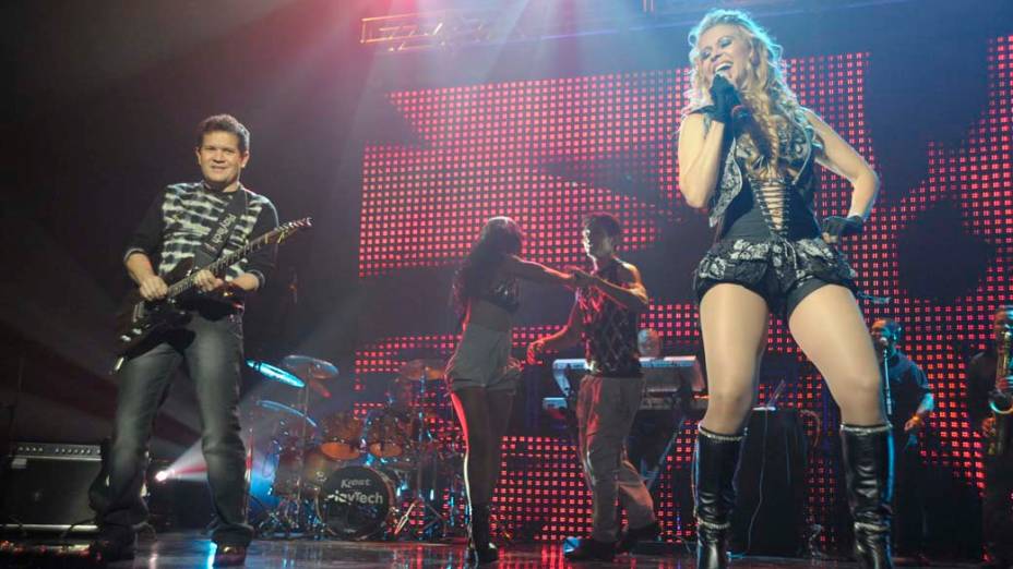A música da abertura, de Leandro e Leonardo, foi regravada por Joelma, da banda Calypso