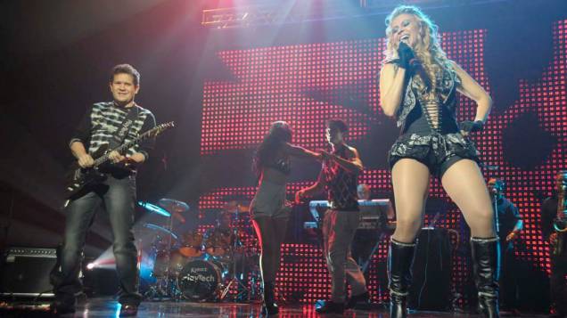 A música da abertura, de Leandro e Leonardo, foi regravada por Joelma, da banda Calypso A música da abertura, de Leandro e Leonardo, foi regravada por Joelma, da banda Calypso