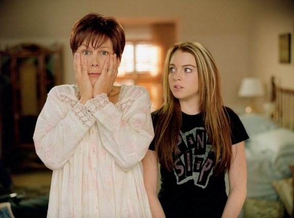 Lindsay Lohan e Jamie Lee Curtis em cena de Sexta-Feira Muito Louca, de 2003