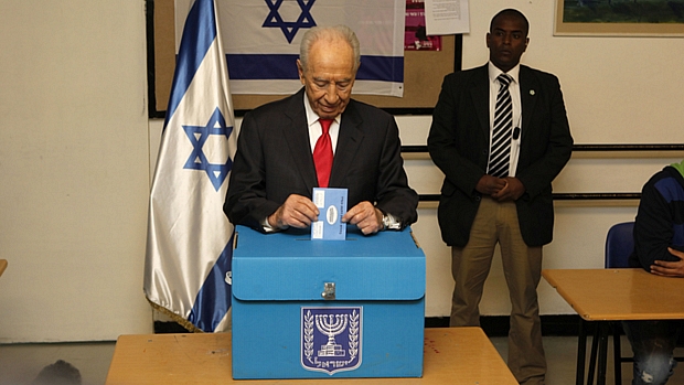 O presidente de Israel, Shimon Peres, foi um dos primeiros a votar