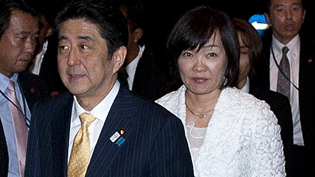 Primeiro-ministro japonês Shinzo Abe e sua esposa