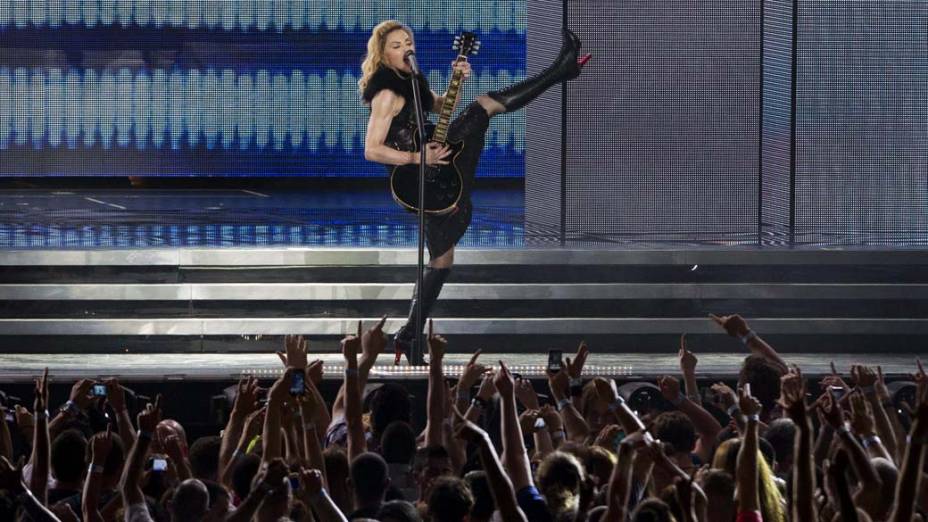 Em Tel Aviv, a cantora Madonna abre a sua turnê MDNA word tour
