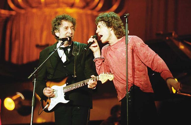Bob Dylan e Mick Jagger durante show dos Rolling Stones, no Estádio do Morumbi, em 1998. Em 2006, os Stones fizeram um show grátis nas areias de Copacabana.