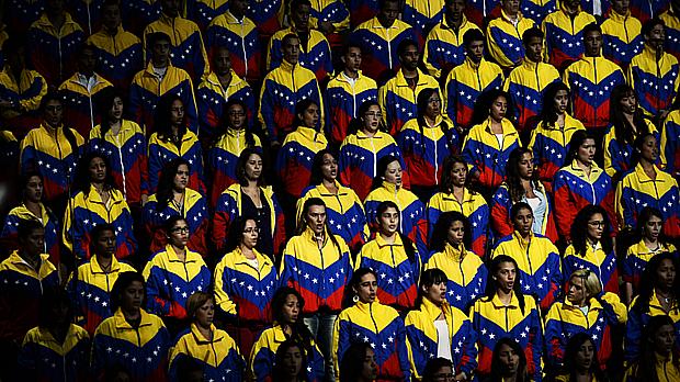 Coral da Banda Sinfônica Simon Bolivar, durante posse do gabinete de Nicolás Maduro
