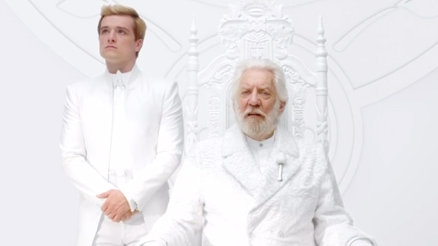 Snow (Donald Sutherland) e Peeta (Josh Hutcherson) em vídeo de divulgação do filme Jogos Vorazes: A Esperança Parte 1
