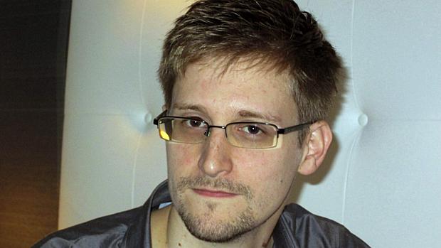 Edward Snowden, de 29 anos, identificou-se como responsável pelo vazamento de informações secretas da CIA
