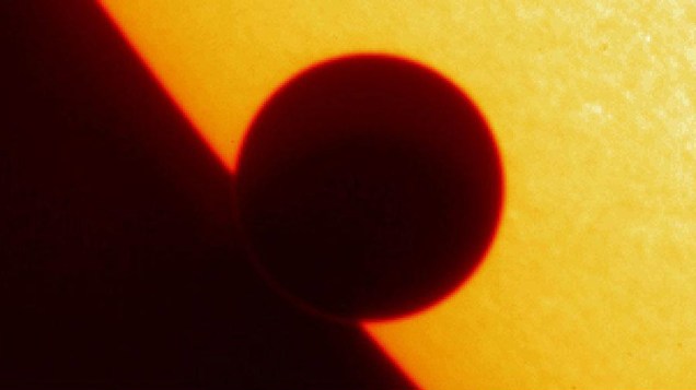 <p>Sombra do planeta Vênus ao passar pelo Sol</p>