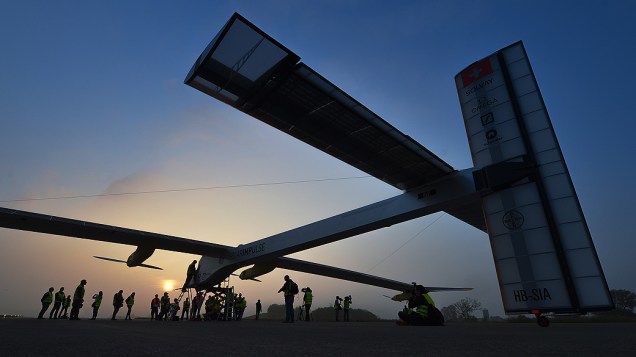O Solar Impulse é o primeiro avião concebido para voar dia e noite sem combustível ou emissões de poluentes, graças à energia solar e suas asas estão cobertas por 12.000 células fotovoltaicas, que alimentam quatro motores elétricos de uma potência de 10 cavalos cada