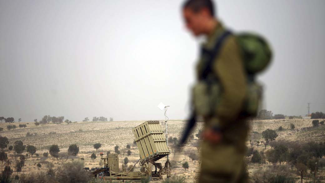 Militares israelenses realizam manobras na fronteira de Gaza