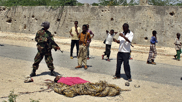 Homem é morto pelas forças de segurança na capital da Somália, por ser suspeito de pertencer ao grupo Al Shabab