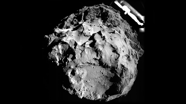 Imagem do cometa 67P feita por Philae durante a descida, a 3 quilômetros da superfície
