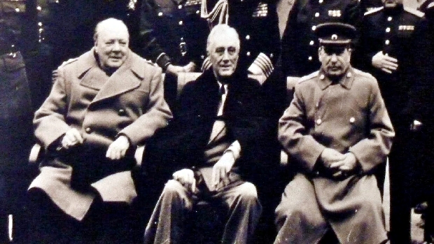 Winston Churchill, Franklin Roosevelt e Joseph Stalin durante a II Guerra Mundial