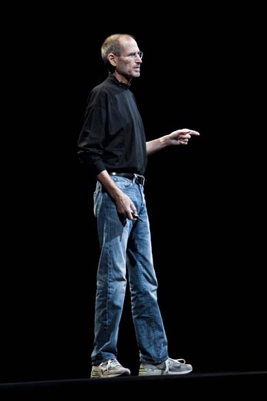 Steve Jobs lança o iPhone 4 durante a conferência mundial da Apple em São Francisco, 2010
