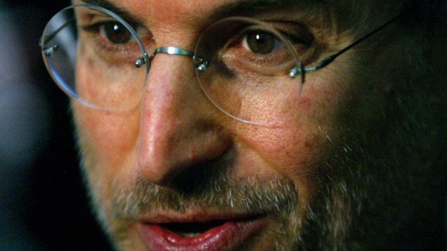 Steve Jobs em Londres em junho de 2004, com seus óculos característicos