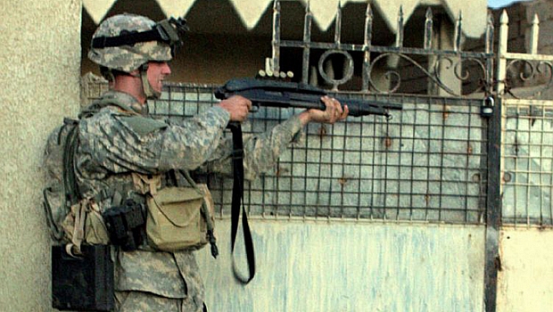 Soldado americano Steven Dale Green durante missão no Iraque, em 2005