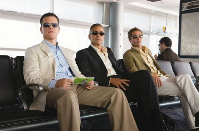 Matt Damon, George Clooney e Brad Pitt em Treze Homens e Um Novo Segredo (2007), terceiro filme da série