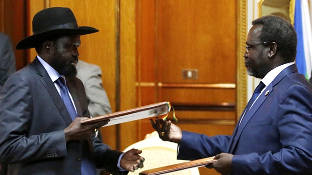Sudão do Sul: Salva Kiir e Riek Machar assinam acordo de paz na Etiópia
