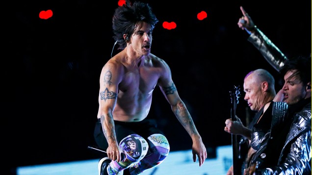Red Hot Chili Peppers durante o show do intervalo do Super Bowl entre Denver Broncos e Seattle Seahawks