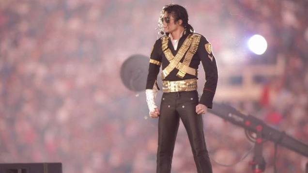 Michael Jackson, durante o halftime show (show do intervalo), do Superbowl de 1993