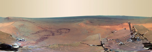 <p>Vista panorâmica da superfície de Marte mostra formações geológicas do planeta vermelho</p>