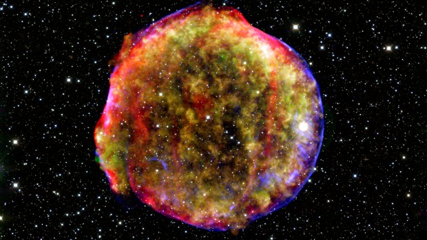 Batizada de ASASSN-15lh, esta supernova é tão potente que sua luminosidade supera em 20 vezes a da Via Láctea