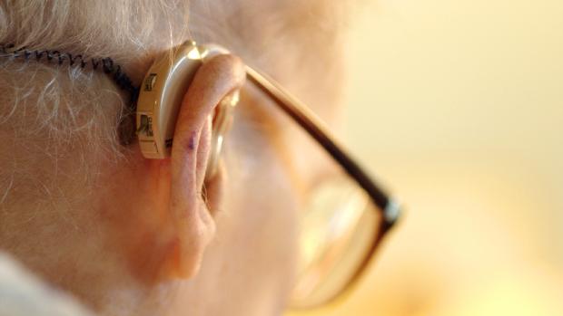 Demência: pesquisa aponta que a perda da audição está diretamente relacionada à doença neurológica