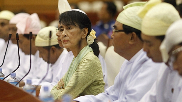 A líder oposicionista Aung San Suu Kyi, no Parlamento de Mianmar