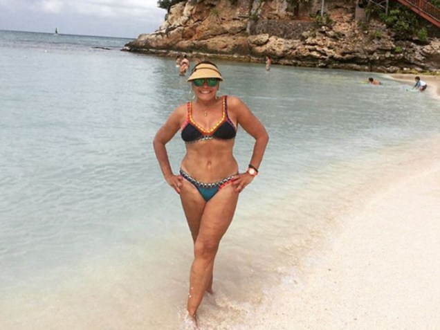 Susana Vieira ostenta corpão em praia do Caribe