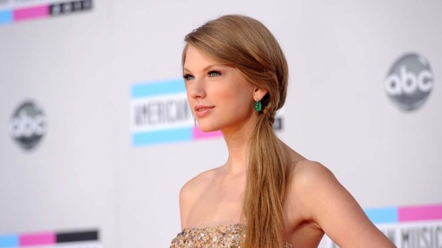 Taylor Swift na chegada do 2011 American Music Awards, na Califórnia