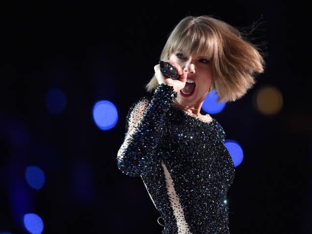 Taylor Swift abre a festa do Grammy 2016