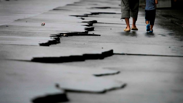 <p>11 de agosto de 2009: Um terremoto de 6,5 graus Richter causa uma morte e deixa 120 feridos na província de Shizuoka</p>