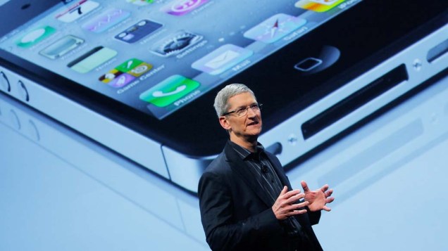 Tim Cook, o novo executivo-chefe da Apple apresentando o iPhone em 2011