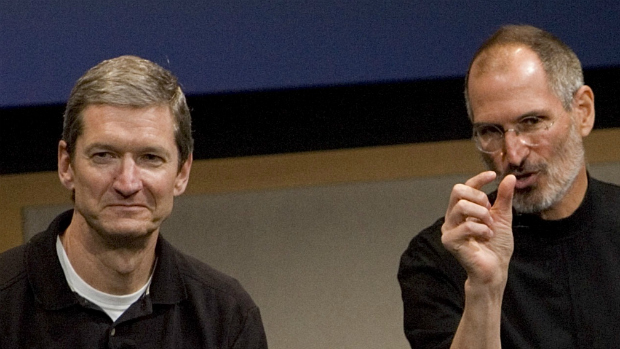 Tim Cook e Steve Jobs, em evento da Apple, em 2007